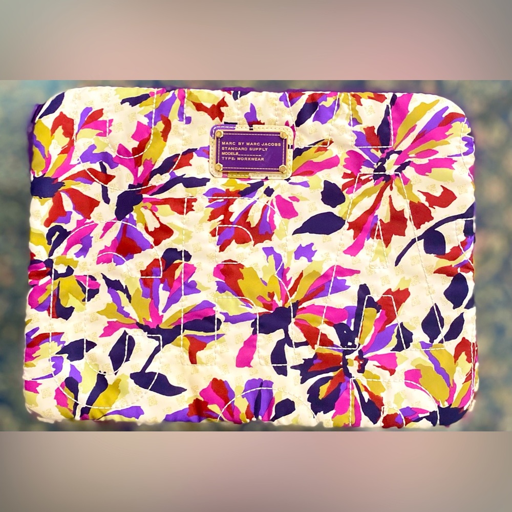 Marc Jacob Textile Wristlet Floral - Picture 1 of 17